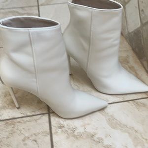 White/ almond white Steve Madden Booties size9/8.5